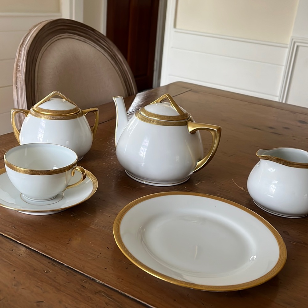 6 cups saucers creamer sugar tea pot and 6 plates from royal Austria pristine
